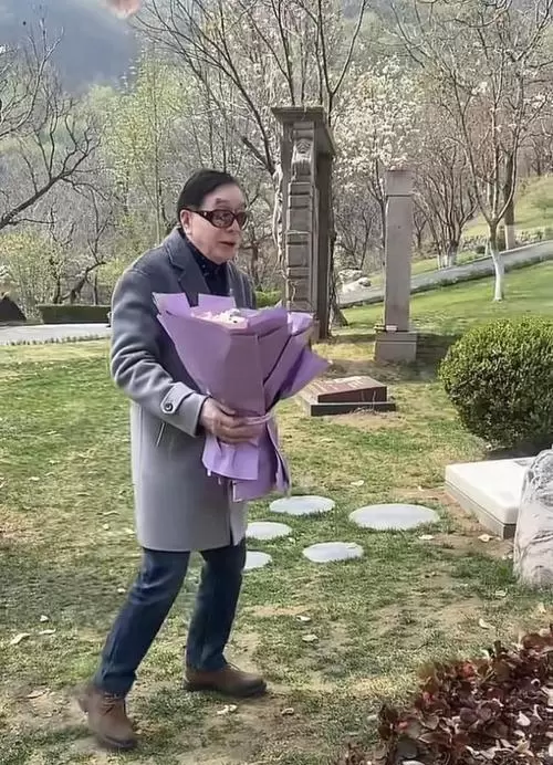 杨云菲：86版《西游记》化妆师兼杨洁导演之女，持续照护总摄像王崇秋 - 情报图