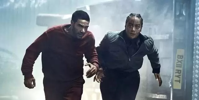 英剧《囚徒》定档2026，女狱警与高危杀手手铐连体亡命奔逃 - 细节速览
