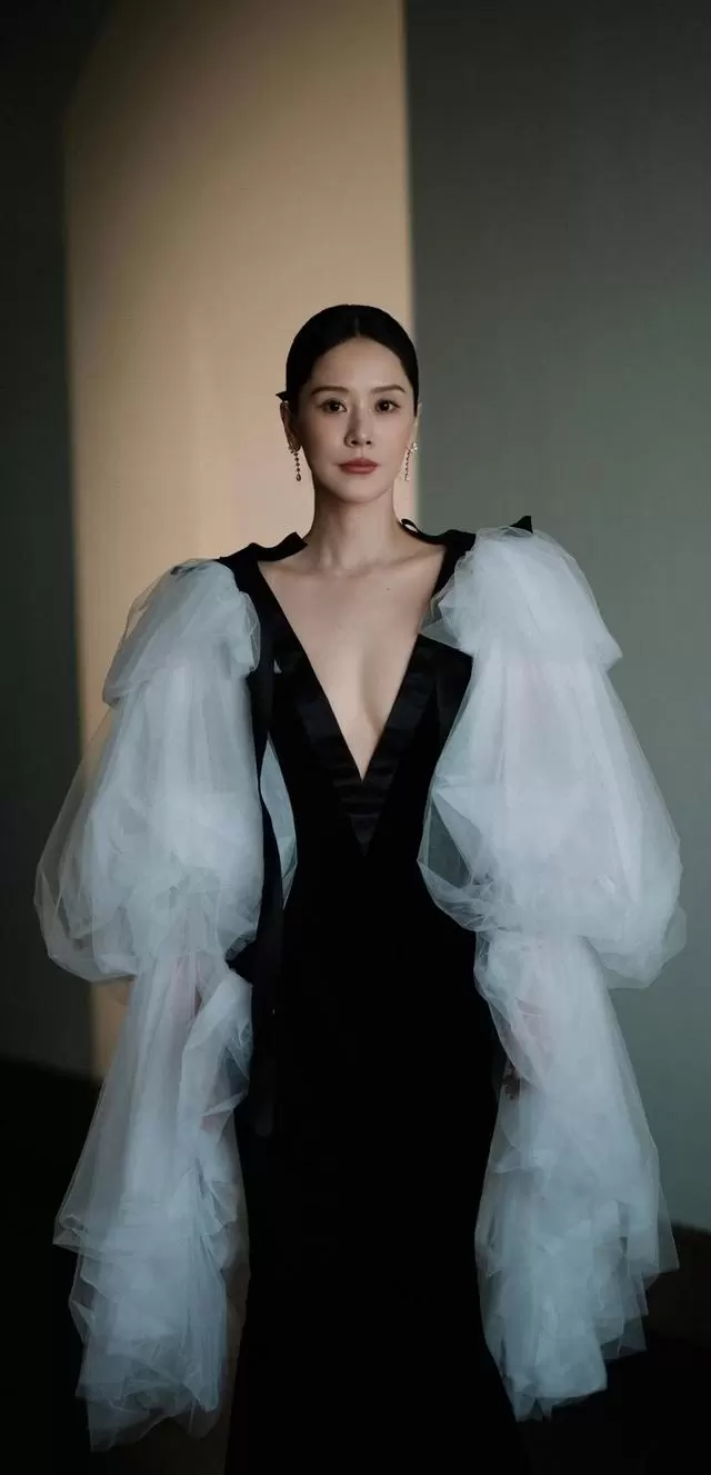 海清48岁出演《平原上的摩西》傅东心引观众重识演技 - 情报图