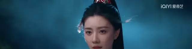 任嘉伦《佳偶天成》白发战损造型出圈，豆瓣评分5.2引观众对古偶剧叙事疲态讨论 - 情报图