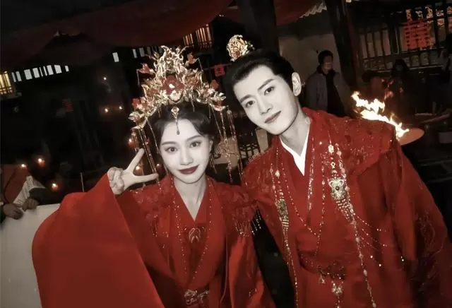 《佳偶天成》开播即登收视榜首，任嘉伦王鹤润演绎痛感共生仙侠 - 细节速览
